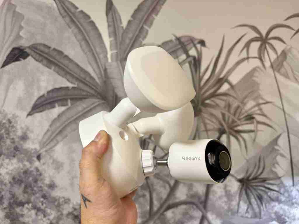 Reolink Elite Pro Floodlight PoE img 1291