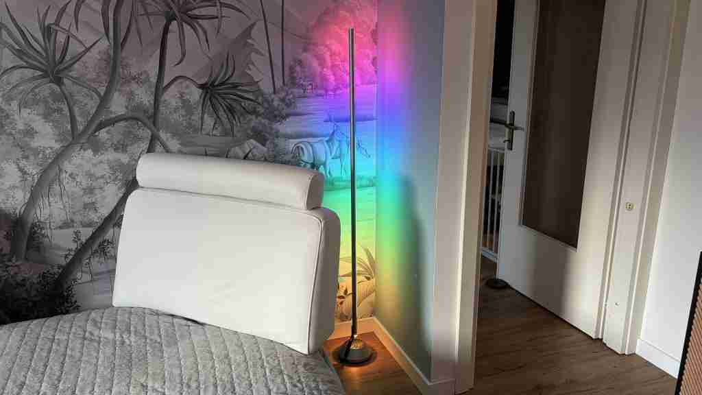 NEEWER NF01 Smart Floor Lamp img 3854